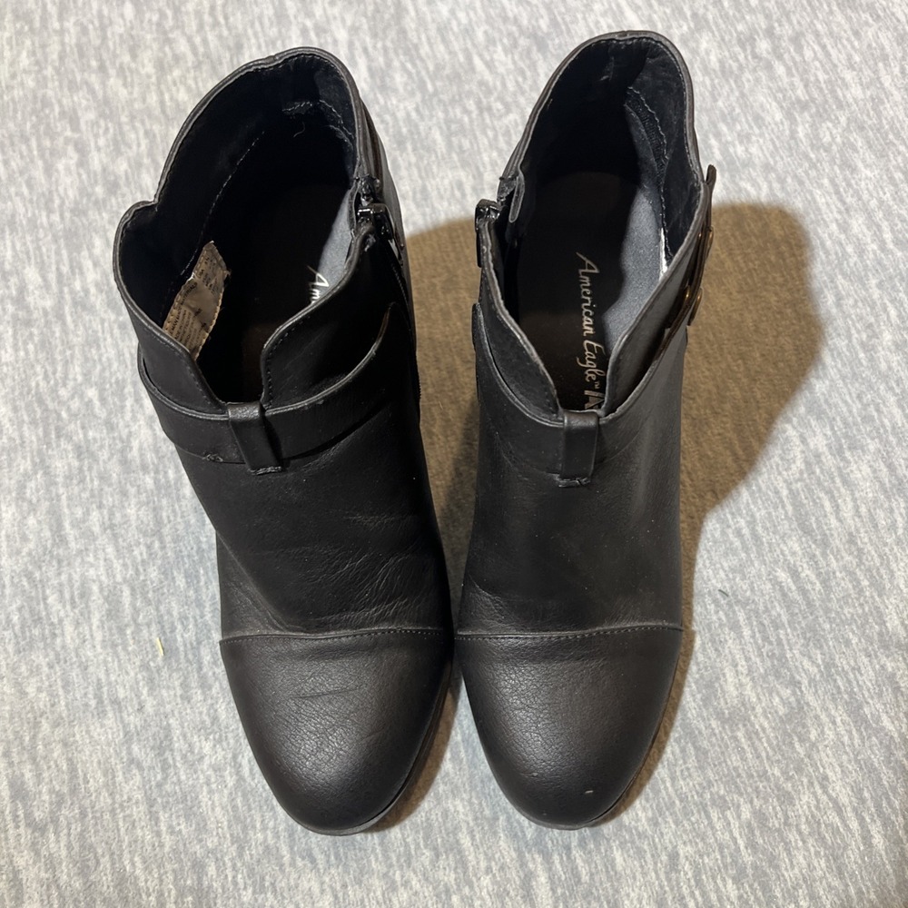 American Eagle Ankle Boots Women 8.5 Black Side Zip 3in Heel Snap Strap Faux EUC - Picture 3 of 16